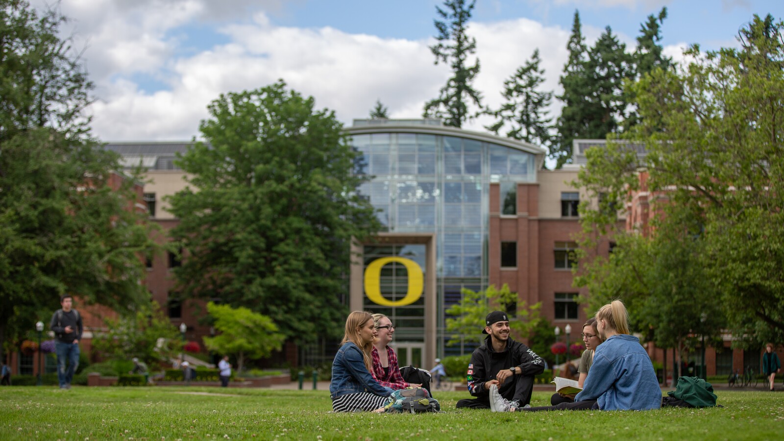 Students gather on the University of Oregon campus.