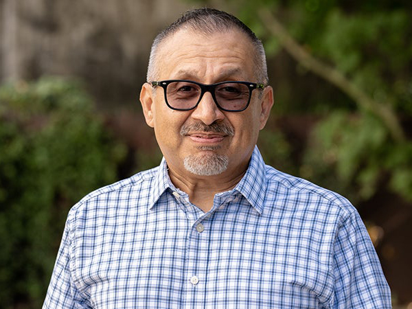 Edward Olivos
