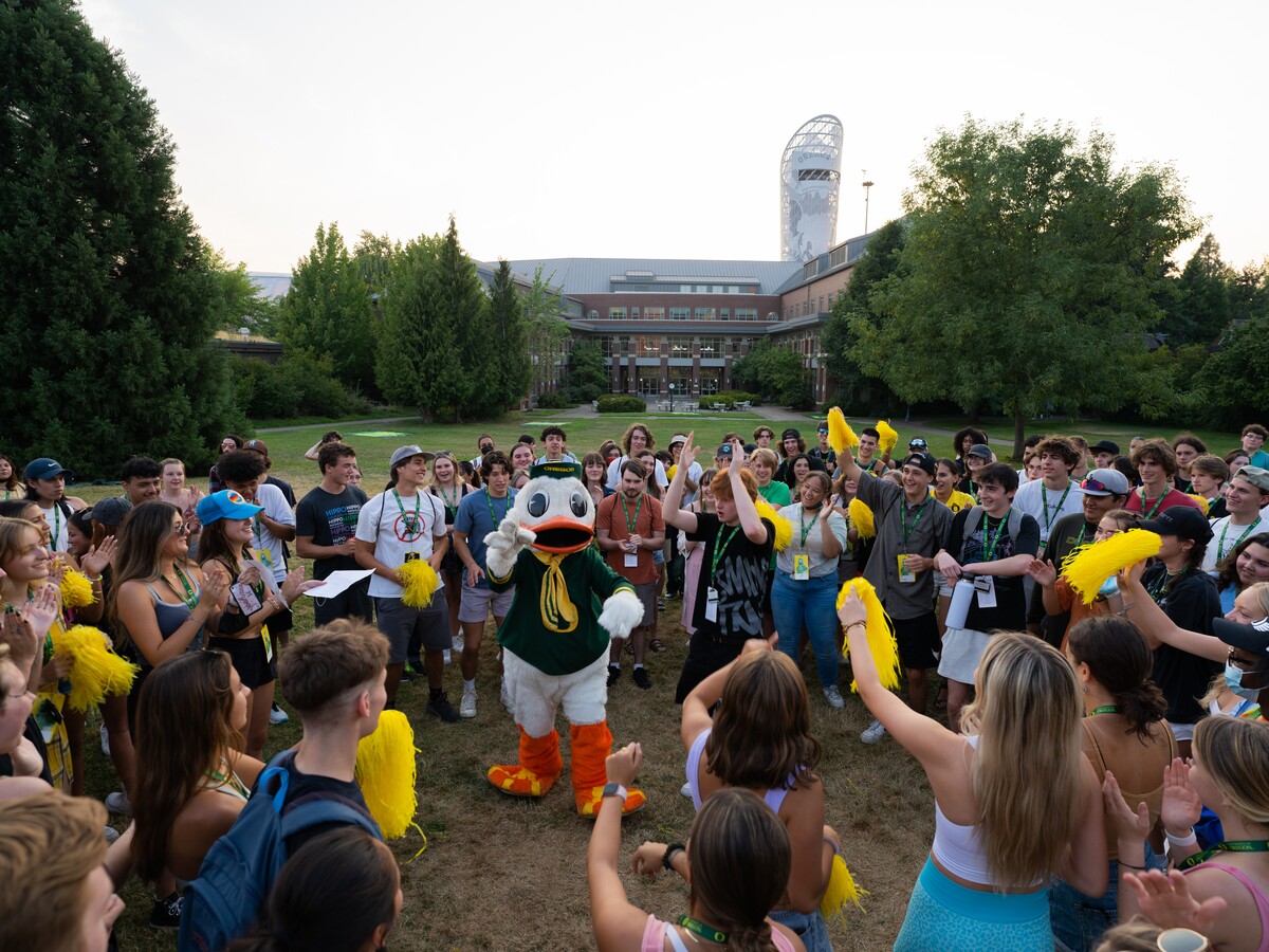 Students gather around the Oregon Duck during IntroDUCKtion.