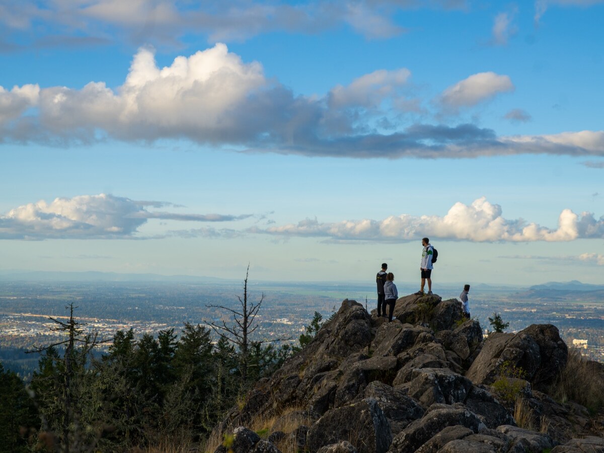 Students overlook Eugene from Spencer Butte.