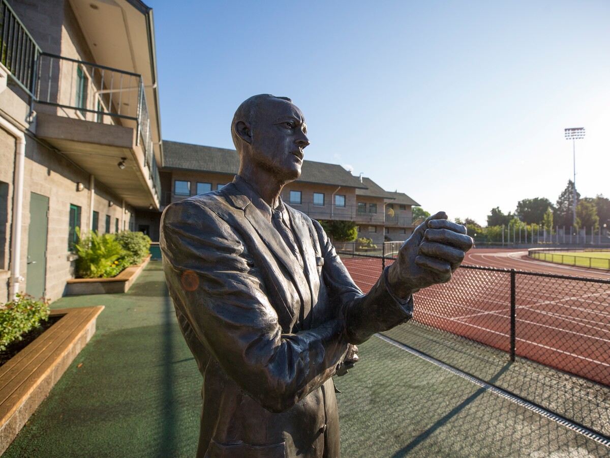 A Bill Hayward statue overlooks Hayward Field.