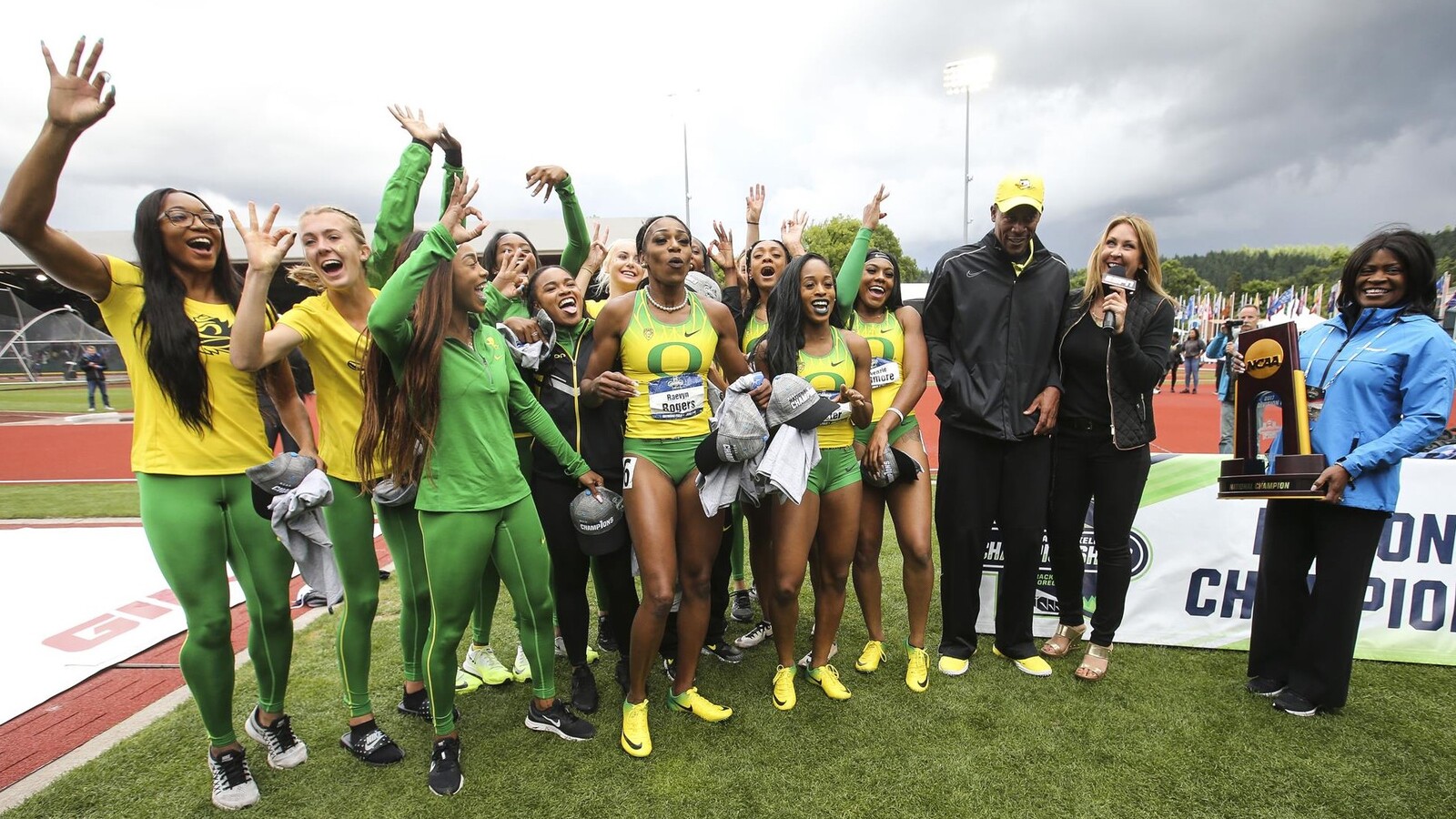 Oregon women’s track and field team celebrates its 2017 national championship.