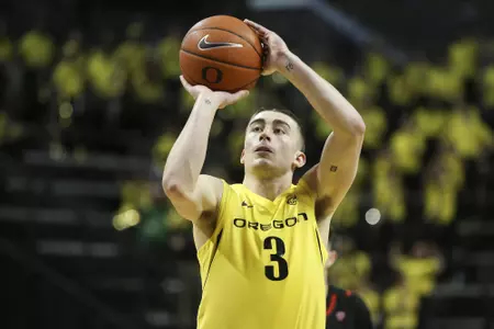 Payton Pritchard shooting a basketball