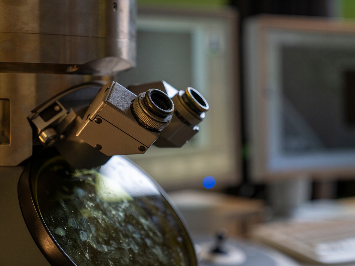 A researcher uses an electron microscope in the CAMCOR facility.
