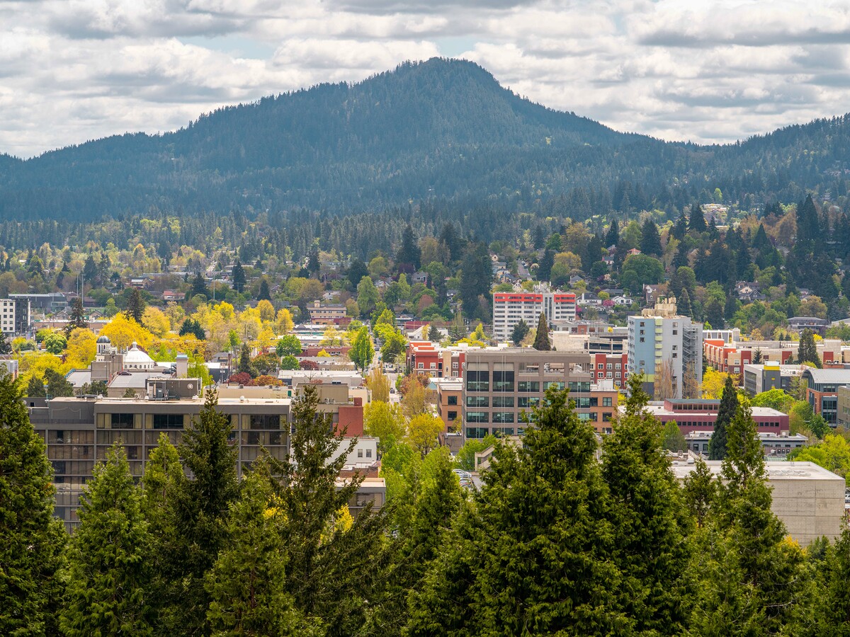 Eugene and the University of Oregon sit below wooded hills.